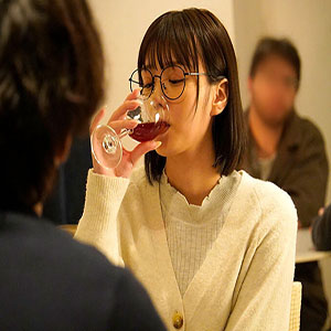 Dẫn em cấp dưới nhút nhát đi nhậu để an ủi vì nghỉ việc, nào ngờ khi say em ấy dâm vl | Nanami Kodama SONE-769